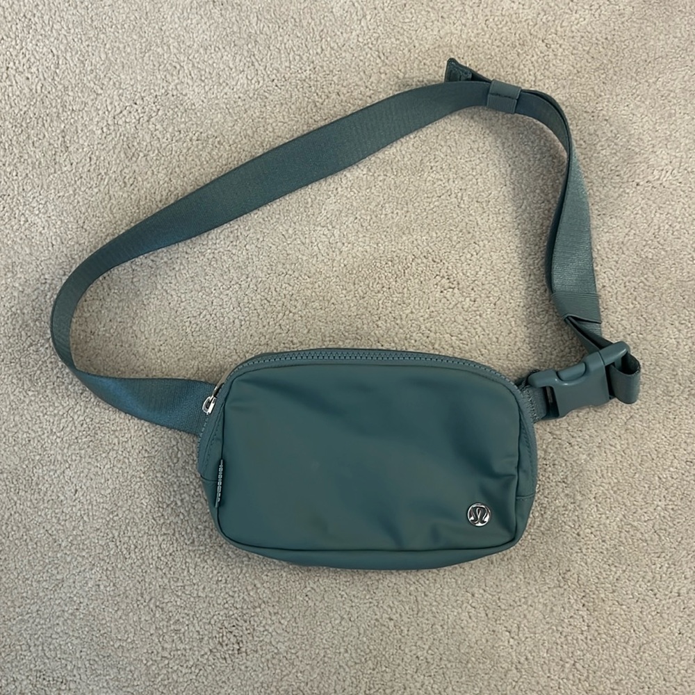 Lululemon everywhere belt bag muted green